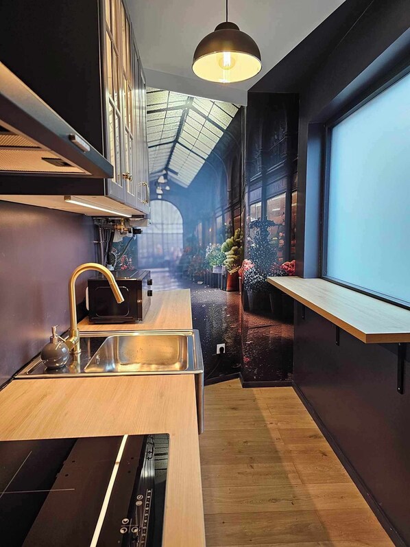 Mikrovågsugn, ugn, spishäll och diskmaskin