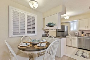 Fridge, microwave, oven, stovetop - SeaTurtle Retreat|Walk Everywhere|1 Blk to Beach|Close to Mayo (Jacksonville Beach)