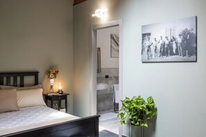 Blackout drapes, free WiFi, bed sheets - döit  (Coniolo)