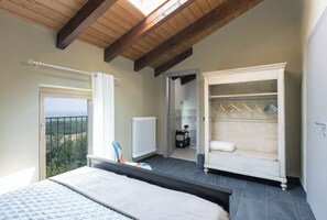 Blackout drapes, free WiFi, bed sheets