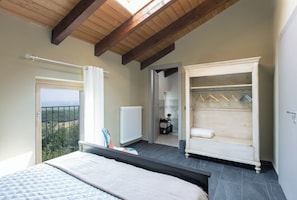 Blackout drapes, free WiFi, bed sheets