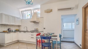 Coffee/tea maker, fridge, microwave, stovetop - 4 Bedrooms Apt in Sorrento Center | location&view (Sorrento)