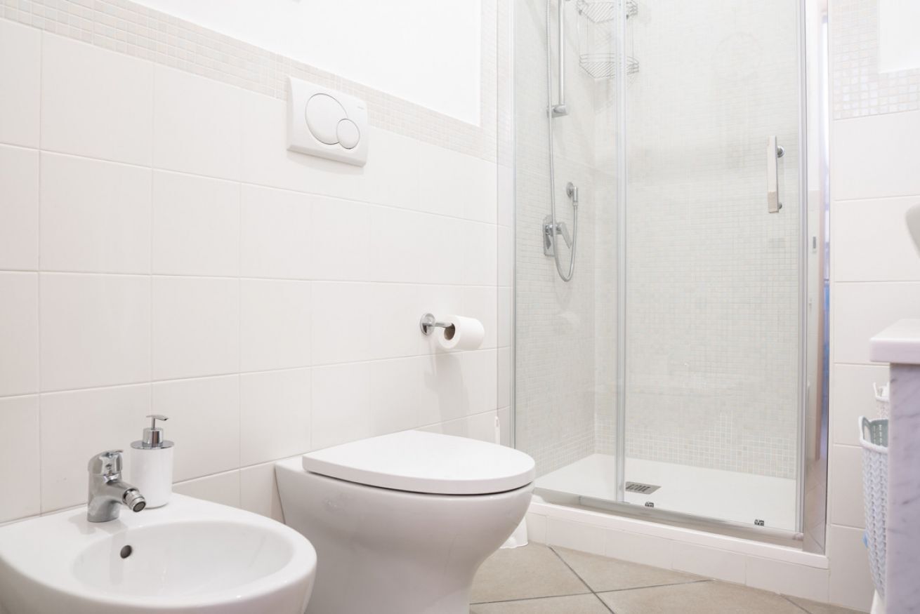 シャワー、ヘアドライヤー、ビデ、タオル