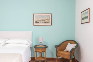 3 slaapkamers, een kluis op de kamer, een bureau