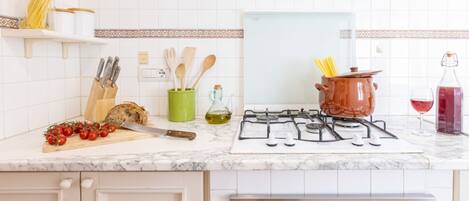 Kühlschrank, Ofen, Herdplatte, Geschirrspüler