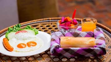 Free daily buffet breakfast