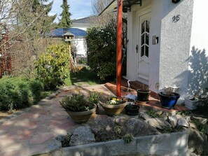 Exterior detail - Apartment 'Haus Am Waldrand' with Mountain View, Private Terrace and Wi-Fi (Freital)