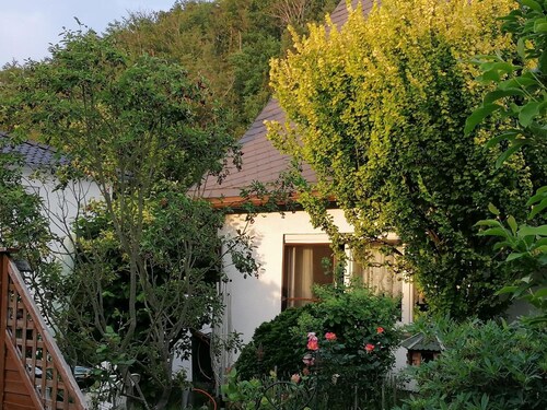 Ferienwohnung 'Haus Am Waldrand' mit Bergblick, privater Terrasse und Wi-Fi