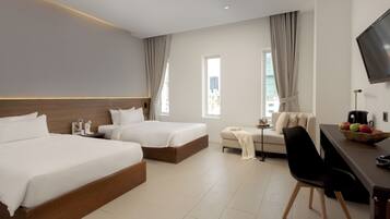 Superior tvåbäddsrum - utsikt mot staden | Egyptiska bomullslakan, sängtillbehör av högsta kvalitet och duntäcken