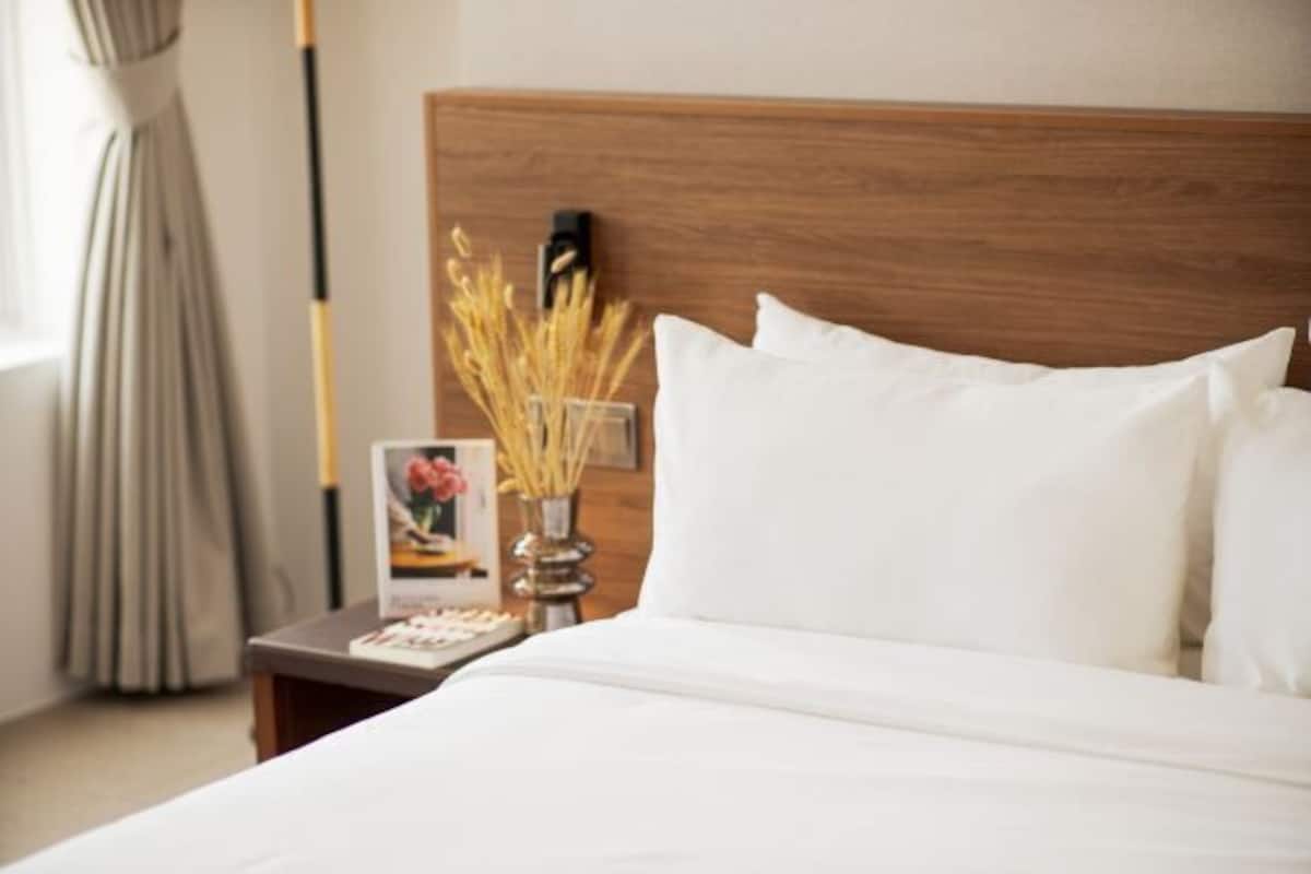Egyptian cotton sheets, premium bedding, down duvets, Tempur-Pedic beds