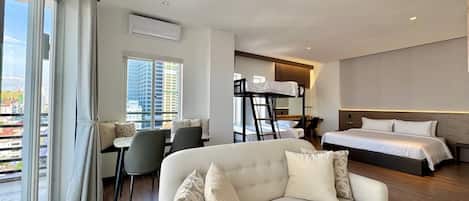 Family Double Room | Living area