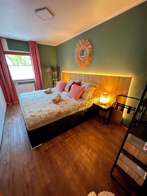 1 bedroom, desk, iron/ironing board, WiFi