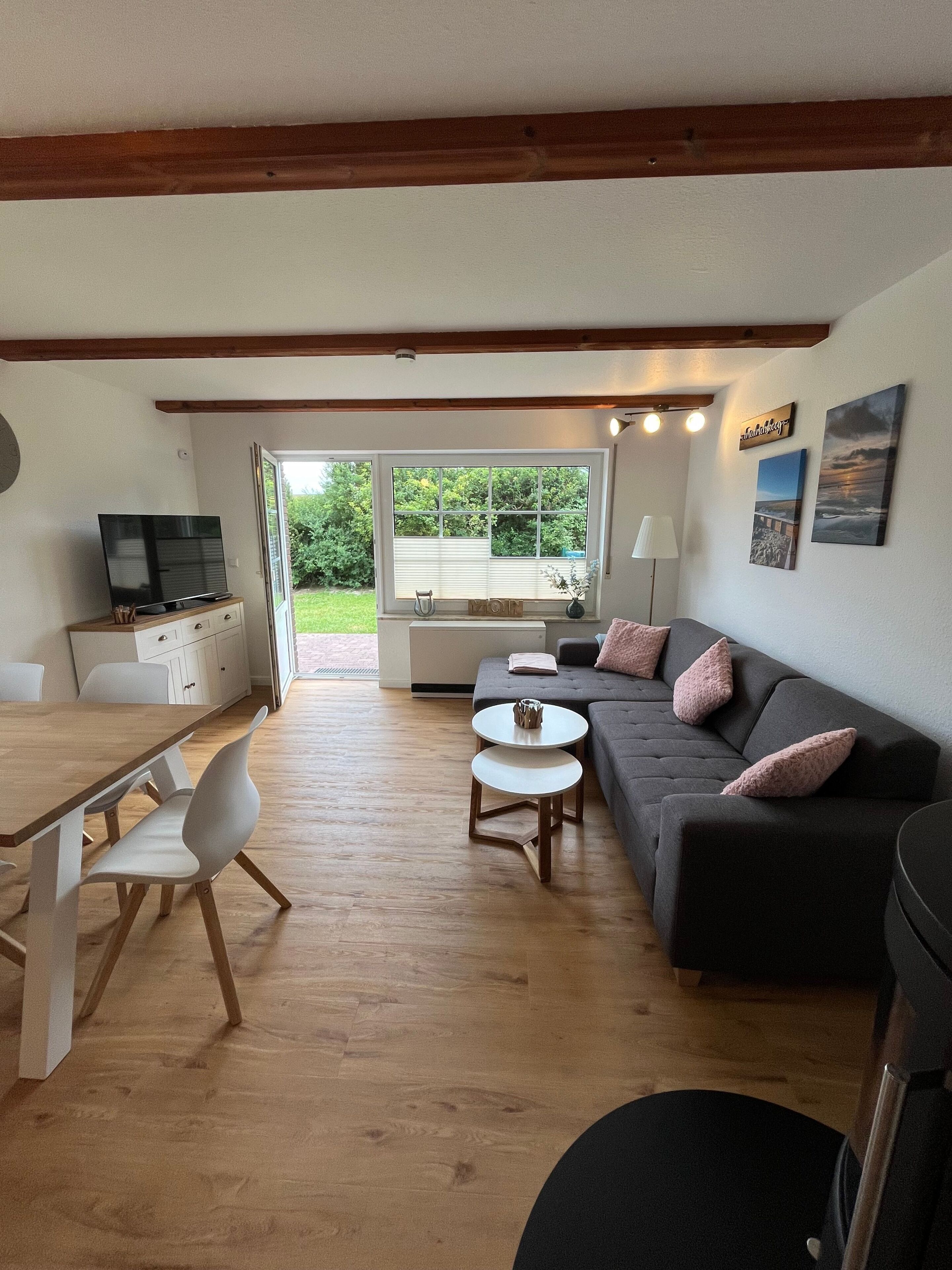 Wohn und Esszimmer - blick nach draußen