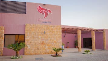 Sauna, hot tub, steam room, body treatments, mud baths