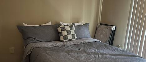 1 chambre, fer et planche à repasser, Wi-Fi, draps fournis