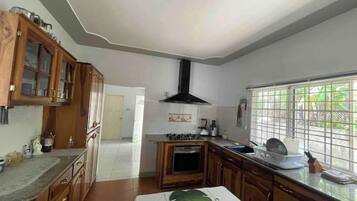 Kühlschrank, Mikrowelle, Ofen, Toaster