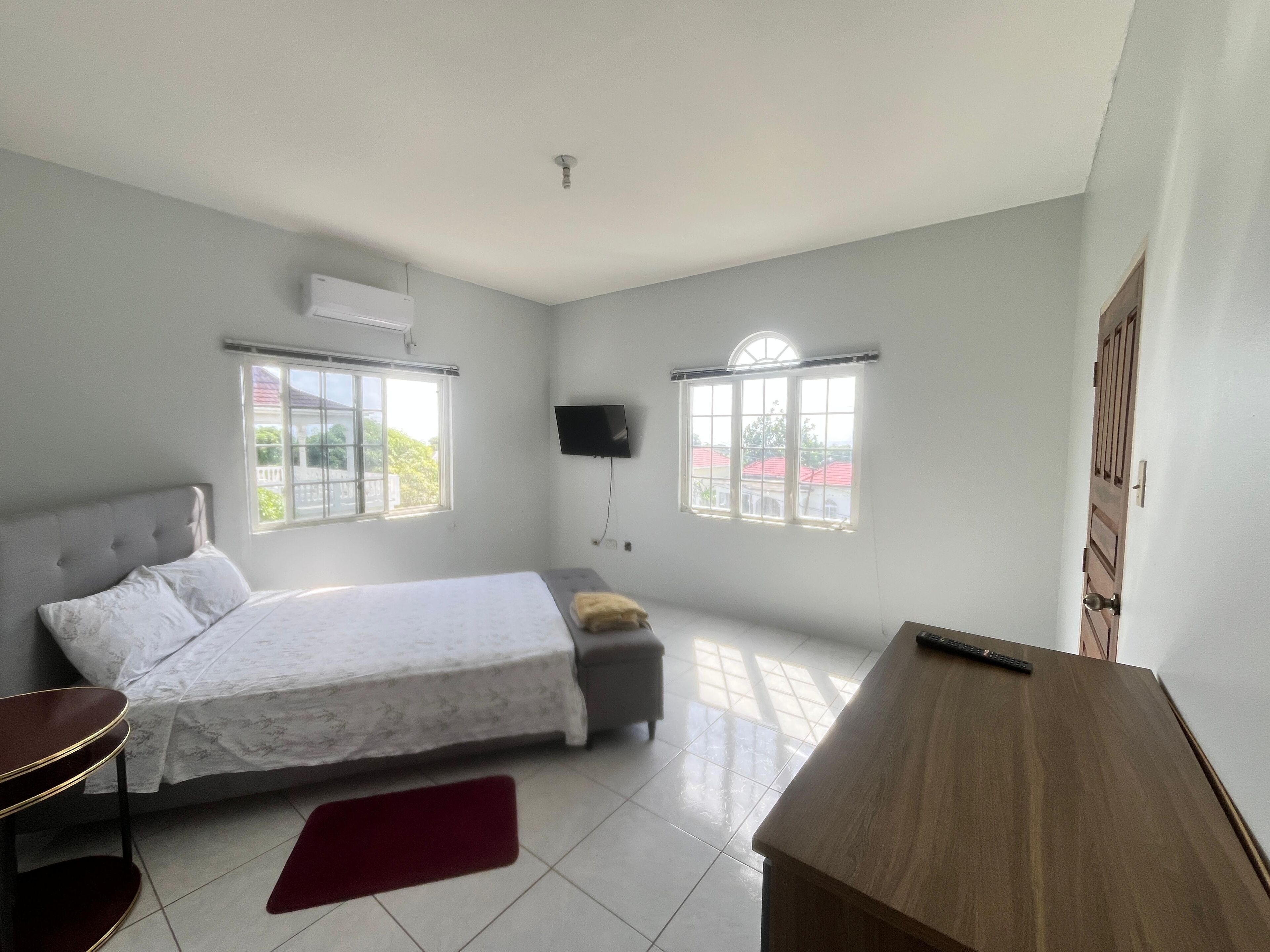 3 bedrooms, desk, free WiFi, bed sheets