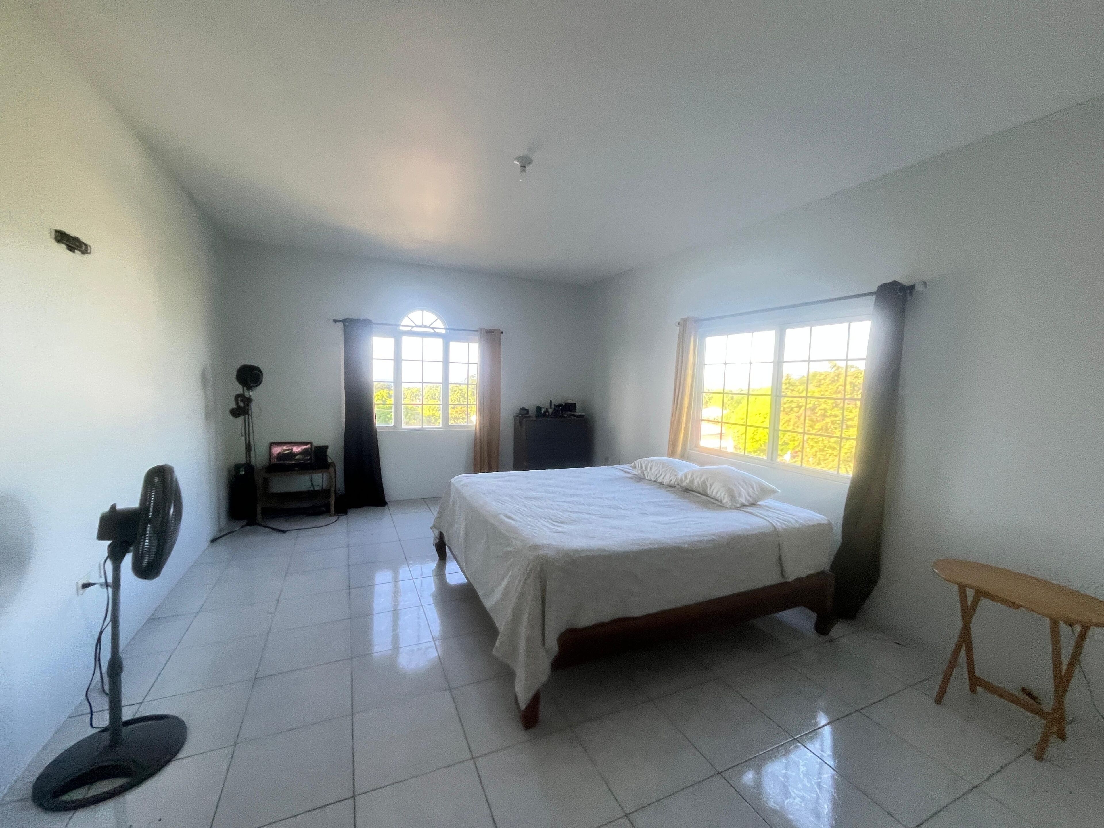 3 bedrooms, desk, free WiFi, bed sheets