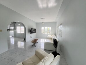 Smart TV - The Retreat (Lyssons)