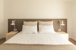 3 chambres, coffres-forts dans les chambres, fer et planche Ă repasser