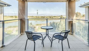 Deluxe House, Golf View | Balcony - StayAU 3BR Deluxe Family Loft Point Cook (Point Cook)