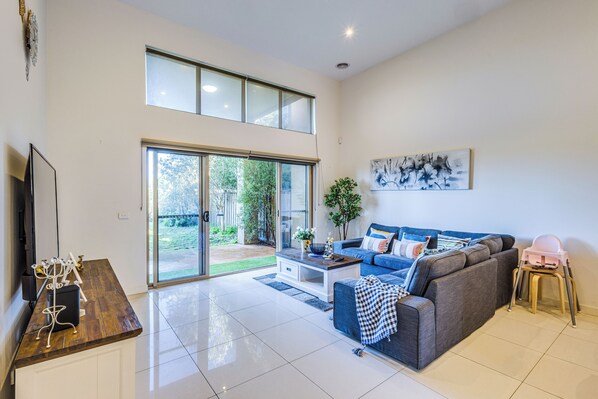 Deluxe House, Golf View | Living area | Flat-screen TV - StayAU 3BR Deluxe Family Loft Point Cook (Point Cook)