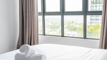 Deluxe Apartment | Iron/ironing board