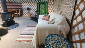텐트 (Lake Yurt with Wood fired hot tub)