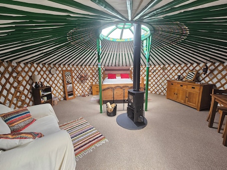 Tent (Lake Yurt with Wood fired hot tub) | Bed sheets. Go Eco Glamping