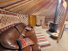 Barraca (Meadow Yurt with Wood fired hot tub) | Roupa de cama