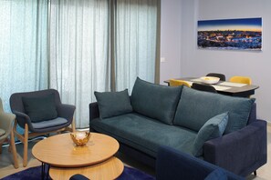 Living area - Charming 2-bedroom building in beautiful Jerusalem with AC, WiFi (Jerusalem)