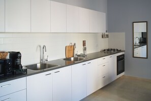 Private kitchen - Charming 2-bedroom building in beautiful Jerusalem with AC, WiFi (Jerusalem)