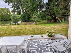 Outdoor dining - "La Passerelle" Montreuil,le Mans (Neuville-sur-Sarthe)