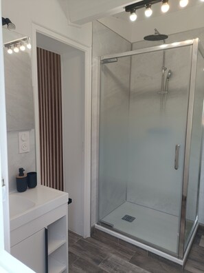 Shower, hair dryer, towels, toilet paper
