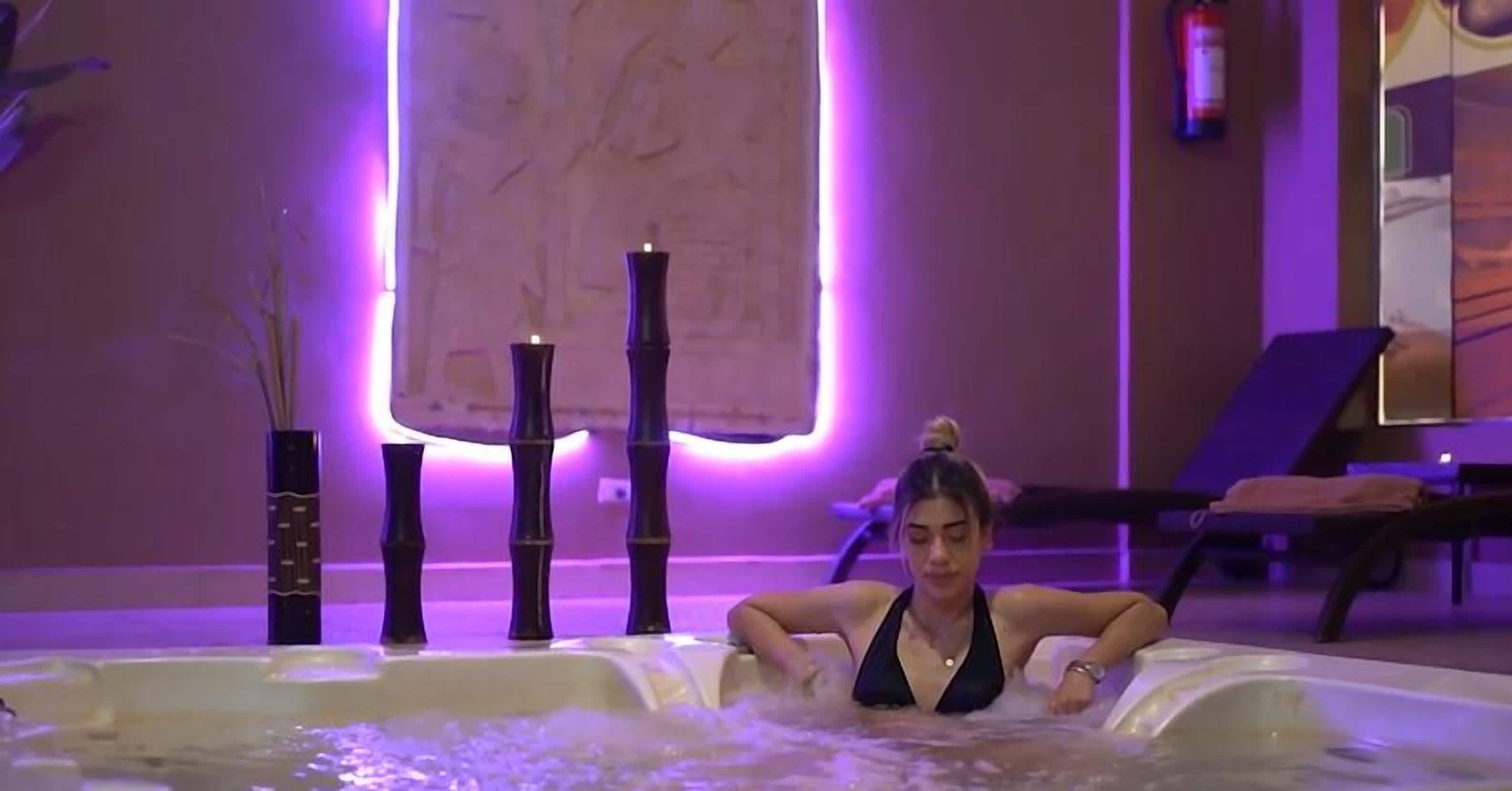 Hot tub, steam room, Turkish bath, beach massages, 3 treatment rooms