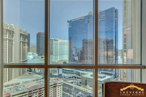 Interior - MGM Signature-22-711 F 1 Strip View Jacuzzi Studio (Las Vegas)