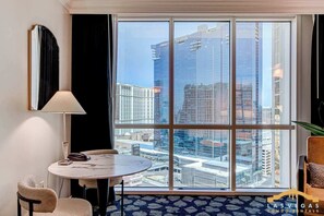 Interior - MGM Signature-22-711 F 1 Strip View Jacuzzi Studio (Las Vegas)