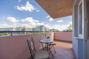 Balcony - Spacious Apartment for 4 by Renters (Warsaw)