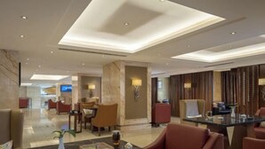 A modern hotel lobby with marble flooring, comfortable seating areas, and ambient lighting. - Ming Yi Hotel (Zhuzhou)