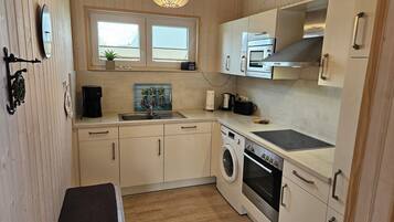 冰箱、微波炉、烤箱、炉灶