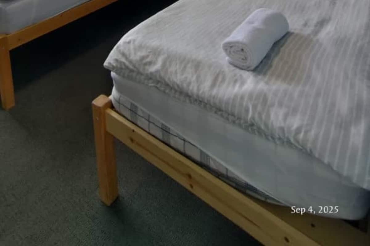 Chambre Standard avec lits jumeaux, salle de bains commune | 1 chambre, bureau, fer et planche à repasser, Wi-Fi gratuit