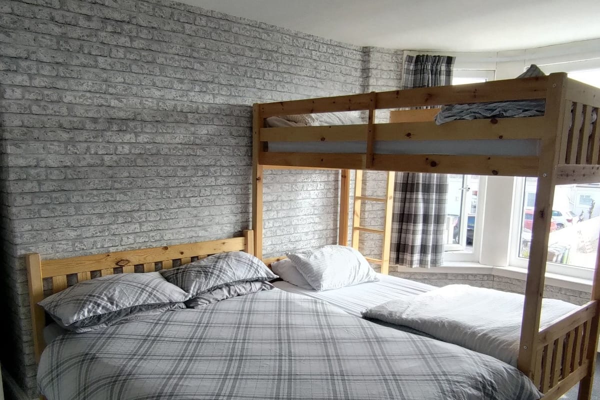 Chambre Standard, 2 lits doubles | 1 chambre, bureau, fer et planche à repasser, Wi-Fi gratuit