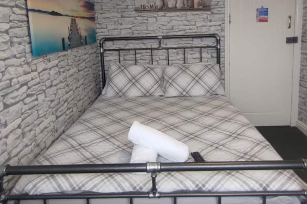 Chambre Double Standard, 1 lit double | 1 chambre, bureau, fer et planche à repasser, Wi-Fi gratuit
