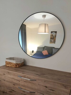 1 habitación, escritorio, tabla de planchar con plancha y wifi gratis