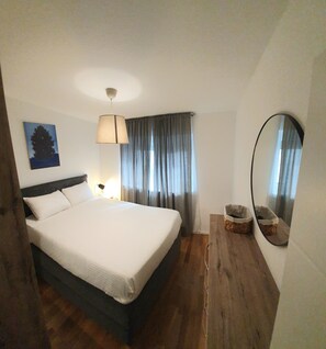 1 bedroom, desk, iron/ironing board, free WiFi