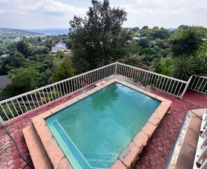 Rom, 1 soverom, balkong, hageutsikt | Basseng | Utendørsbasseng