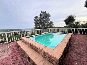 Chambre, 1 chambre, balcon, vue jardin | Piscine | Piscine extérieure