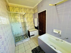 Room, 1 Bedroom, Balcony, Garden View | Bathroom - Room-honeyhills Excellence Resorts A (Johannesburg)