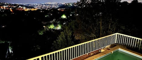 Chambre, 1 chambre, balcon, vue sur le jardin | Piscine | Piscine extérieure