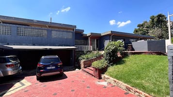Habitación, 1 habitación, balcón, vista al jardín | Estacionamiento | Estacionamiento gratis